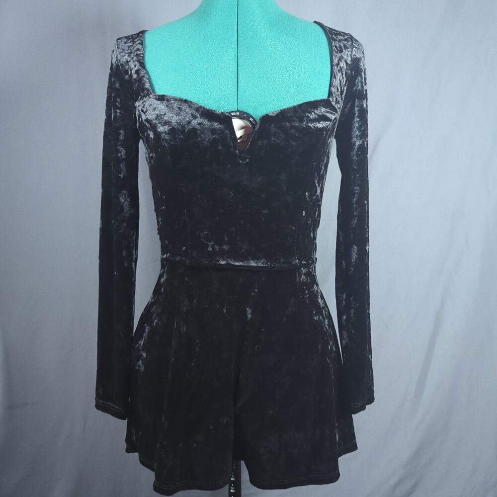 Urban Outfitters Black Crushed Velvet Romper Petite S Goth Dark Romance